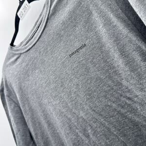 Patagonia T-Shirt Womens Large Gray Athletic Performance Short Sleeve Logo Soft